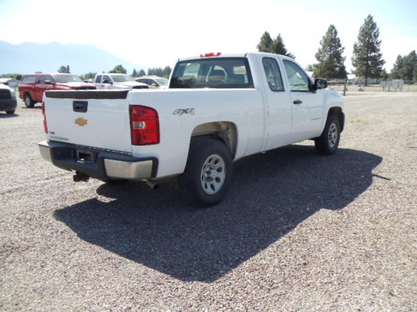 2012 White /Grey Chevrolet Silverado 1500 Work Truck Ext. Cab 4WD (1GCRKPE75CZ) with an 5.3L V8 OHV 16V FFV engine, 4-Speed Automatic transmission, located at 5465 Highway 2 W., Columbia Falls, MT, 59912, (406) 892-4407, 48.352188, -114.240929 - Photo#8