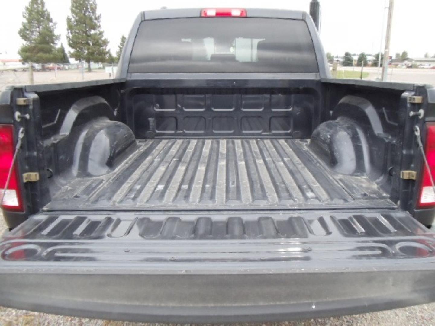 2018 Blue /Gray RAM 1500 Tradesman Crew Cab SWB 4WD (1C6RR7KG1JS) with an 3.6L V6 DOHC 24V FFV engine, 8A transmission, located at 5465 Highway 2 W., Columbia Falls, MT, 59912, (406) 892-4407, 48.352188, -114.240929 - Photo#6