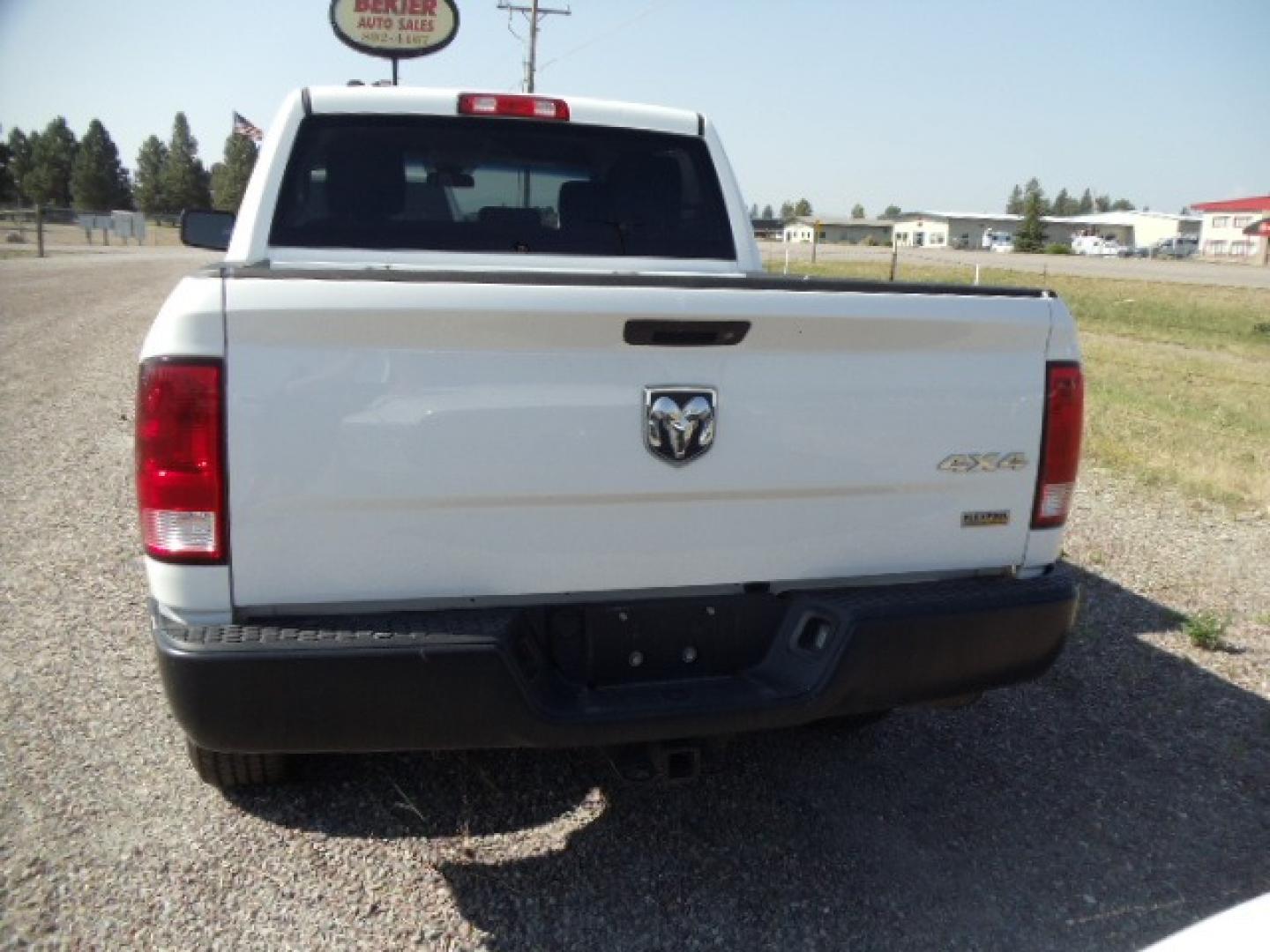 2016 /Grey RAM 1500 Tradesman Crew Cab SWB 4WD (1C6RR7KG0GS) with an 3.6L V6 DOHC 24V FFV engine, 6A transmission, located at 5465 Highway 2 W., Columbia Falls, MT, 59912, (406) 892-4407, 48.352188, -114.240929 - Photo#5