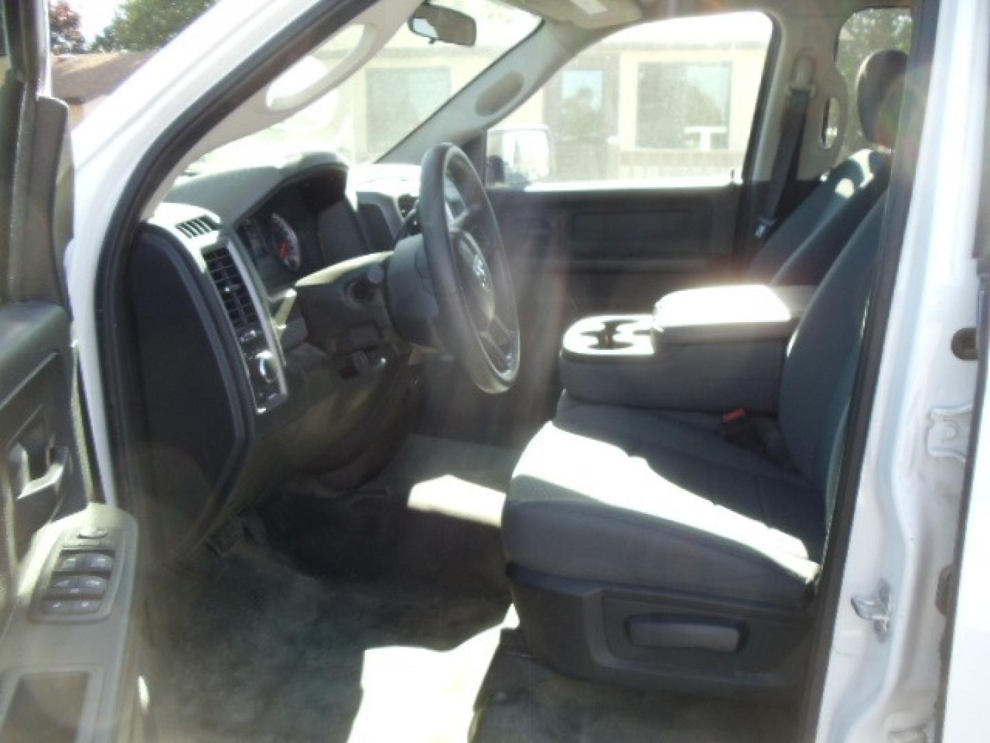 2016 White /Gray RAM 1500 Tradesman Quad Cab 4WD (1C6RR7FT1GS) with an 5.7L V8 OHV 16V HEMI engine, 6A transmission, located at 5465 Highway 2 W., Columbia Falls, MT, 59912, (406) 892-4407, 48.352188, -114.240929 - Photo#16