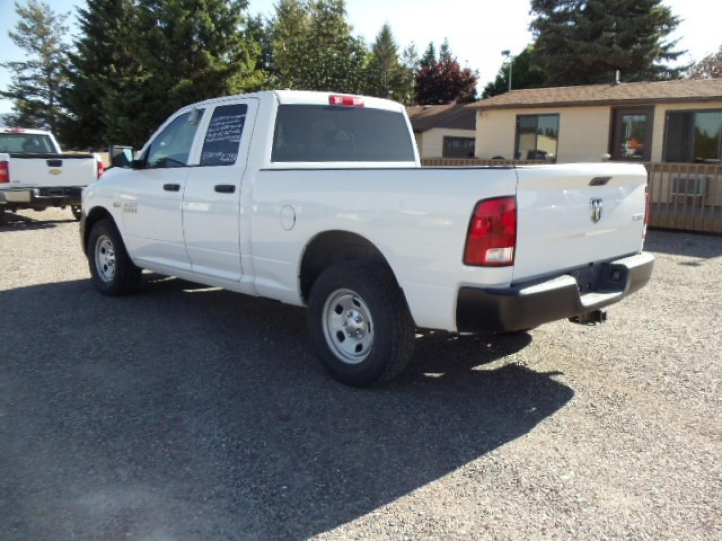 2016 White /Gray RAM 1500 Tradesman Quad Cab 4WD (1C6RR7FT1GS) with an 5.7L V8 OHV 16V HEMI engine, 6A transmission, located at 5465 Highway 2 W., Columbia Falls, MT, 59912, (406) 892-4407, 48.352188, -114.240929 - Photo#4