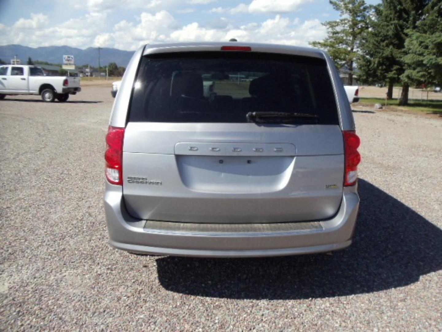 2016 Silver /Gray Dodge Grand Caravan SE (2C4RDGBGXGR) with an 3.6L V6 DOHC 24V engine, 6A transmission, located at 5465 Highway 2 W., Columbia Falls, MT, 59912, (406) 892-4407, 48.352188, -114.240929 - Photo#5