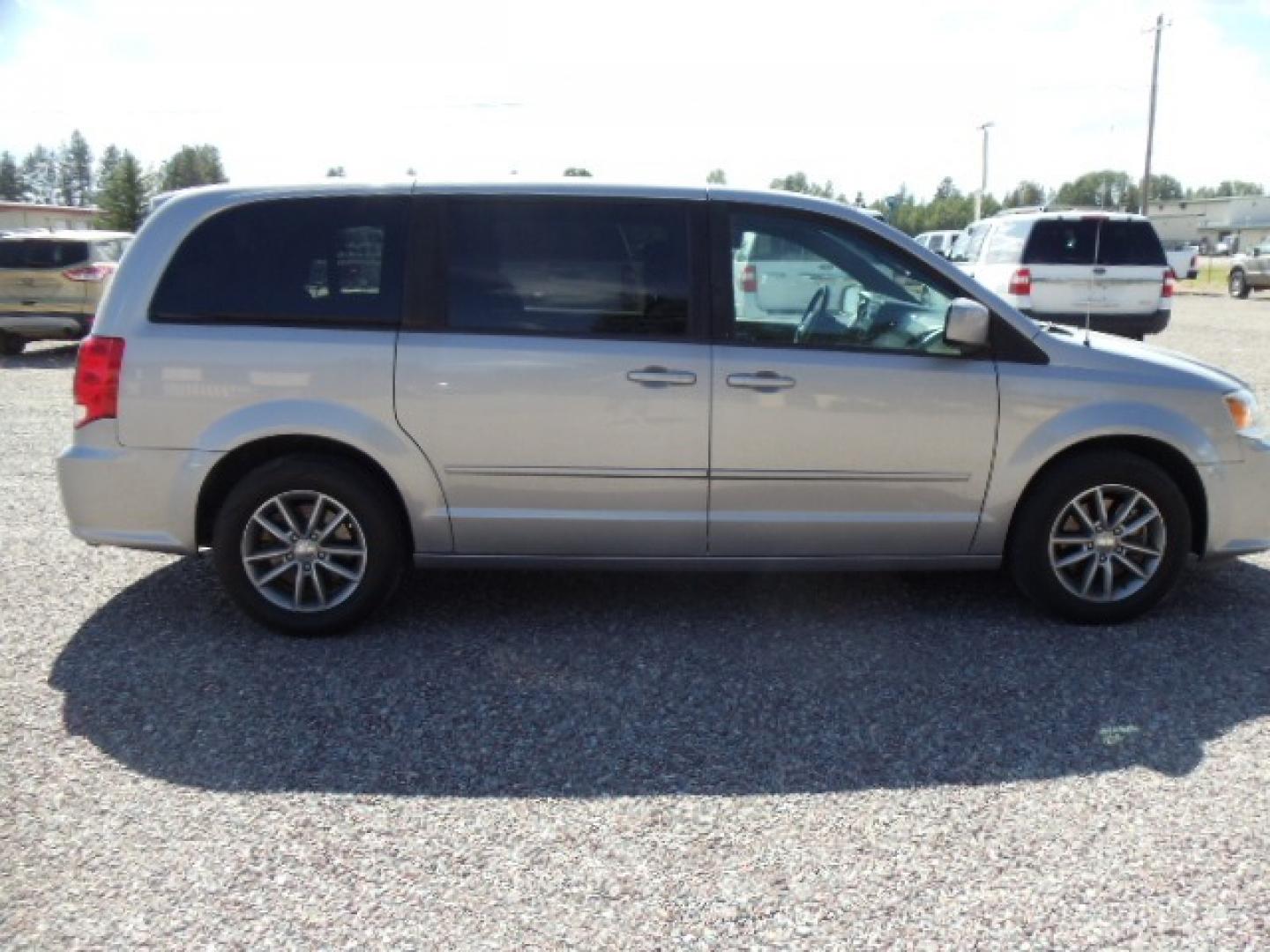 2016 Silver /Gray Dodge Grand Caravan SE (2C4RDGBGXGR) with an 3.6L V6 DOHC 24V engine, 6A transmission, located at 5465 Highway 2 W., Columbia Falls, MT, 59912, (406) 892-4407, 48.352188, -114.240929 - Photo#8