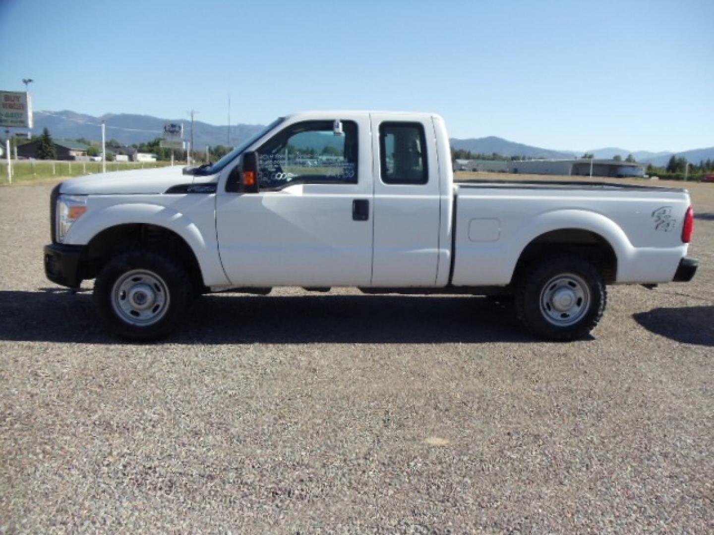 2014 White /Gray Ford F-250 SD XL (1FT7X2B63EE) with an 6.2L V8 OHV 16V engine, 6-Speed Automatic transmission, located at 5465 Highway 2 W., Columbia Falls, MT, 59912, (406) 892-4407, 48.352188, -114.240929 - Photo#3