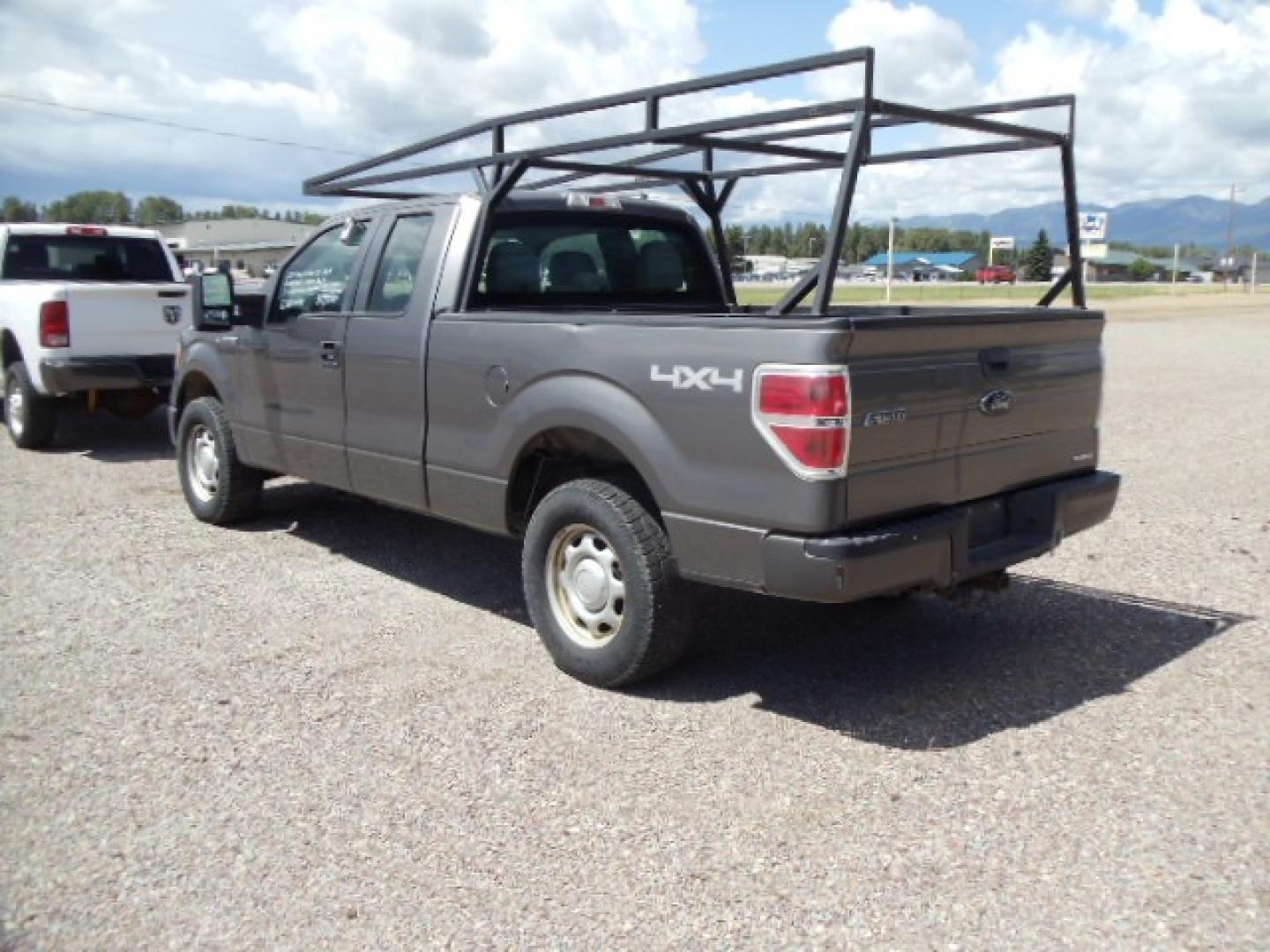 2014 Gray /Gray Ford F-150 XL (1FTEX1EM5EK) with an 3.7L V6 DOHC 24V engine, 6-Speed Automatic transmission, located at 5465 Highway 2 W., Columbia Falls, MT, 59912, (406) 892-4407, 48.352188, -114.240929 - Photo#4