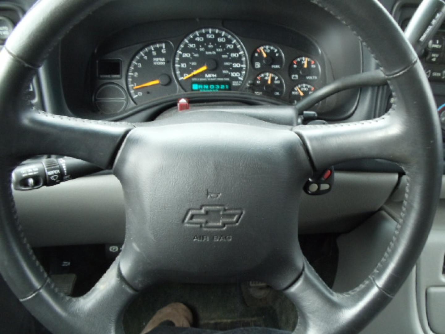 2001 Silver /Grey Chevrolet Suburban K1500 4WD (3GNFK16T71G) with an 5.3L V8 16V OHV engine, 4-Speed Automatic Overdrive transmission, located at 5465 Highway 2 W., Columbia Falls, MT, 59912, (406) 892-4407, 48.352188, -114.240929 - Photo#18