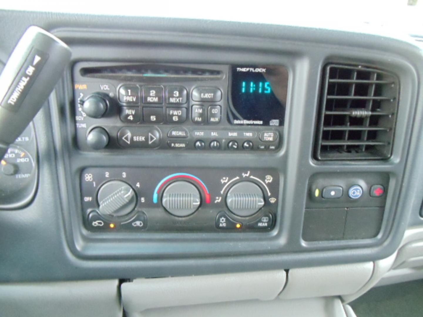 2001 Silver /Grey Chevrolet Suburban K1500 4WD (3GNFK16T71G) with an 5.3L V8 16V OHV engine, 4-Speed Automatic Overdrive transmission, located at 5465 Highway 2 W., Columbia Falls, MT, 59912, (406) 892-4407, 48.352188, -114.240929 - Photo#19