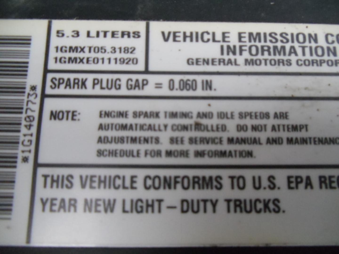 2001 Silver /Grey Chevrolet Suburban K1500 4WD (3GNFK16T71G) with an 5.3L V8 16V OHV engine, 4-Speed Automatic Overdrive transmission, located at 5465 Highway 2 W., Columbia Falls, MT, 59912, (406) 892-4407, 48.352188, -114.240929 - Photo#27