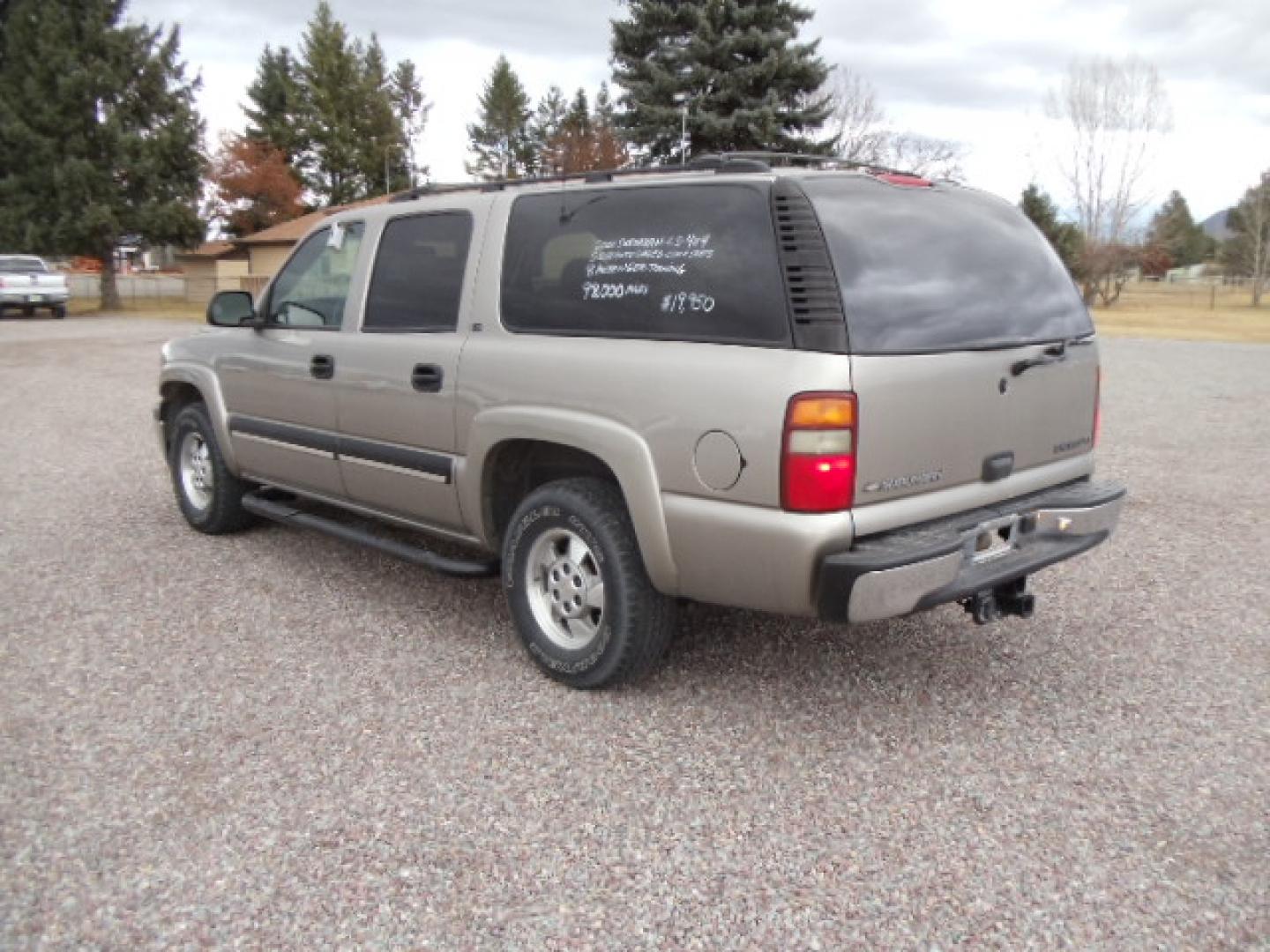 2001 Silver /Grey Chevrolet Suburban K1500 4WD (3GNFK16T71G) with an 5.3L V8 16V OHV engine, 4-Speed Automatic Overdrive transmission, located at 5465 Highway 2 W., Columbia Falls, MT, 59912, (406) 892-4407, 48.352188, -114.240929 - Photo#5