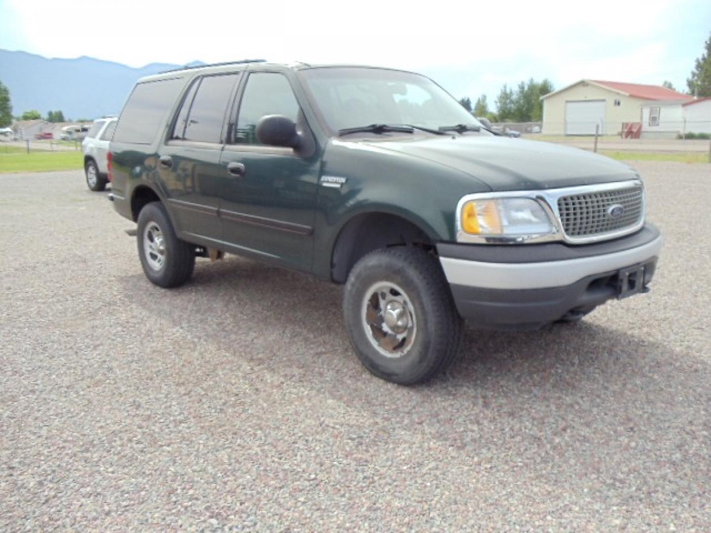 2001 Green /Silver Ford Expedition XL (1FMPU16L51L) with an 5.4LV8 engine, 4-speed electronically-controlled automatic transmission w/OD transmission, located at 5465 Highway 2 W., Columbia Falls, MT, 59912, (406) 892-4407, 48.352188, -114.240929 - 5.4LV8,Automatic,6 Passenger, Loaded, Power Seat Drivers - Photo#0