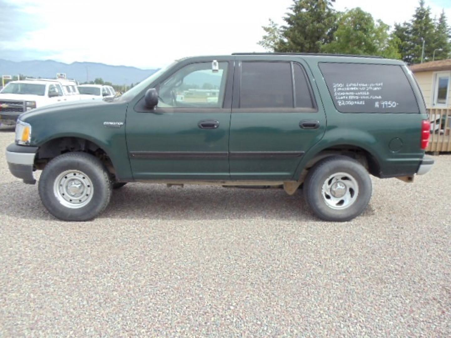 2001 Green /Silver Ford Expedition XL (1FMPU16L51L) with an 5.4LV8 engine, 4-speed electronically-controlled automatic transmission w/OD transmission, located at 5465 Highway 2 W., Columbia Falls, MT, 59912, (406) 892-4407, 48.352188, -114.240929 - 5.4LV8,Automatic,6 Passenger, Loaded, Power Seat Drivers - Photo#3