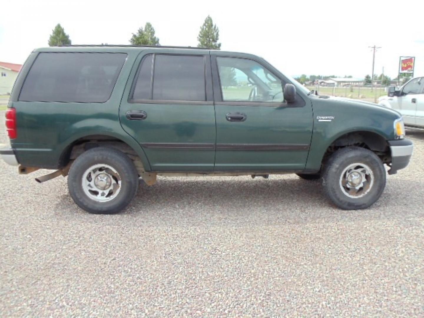 2001 Green /Silver Ford Expedition XL (1FMPU16L51L) with an 5.4LV8 engine, 4-speed electronically-controlled automatic transmission w/OD transmission, located at 5465 Highway 2 W., Columbia Falls, MT, 59912, (406) 892-4407, 48.352188, -114.240929 - 5.4LV8,Automatic,6 Passenger, Loaded, Power Seat Drivers - Photo#7