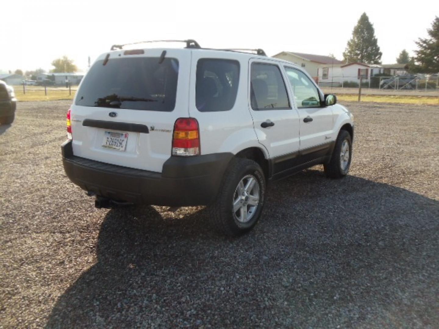 2006 White /Gray Ford Escape Hybrid (1FMYU96H46K) with an L4, 2.3L; AC engine, CVT Automatic transmission, located at 5465 Highway 2 W., Columbia Falls, MT, 59912, (406) 892-4407, 48.352188, -114.240929 - Cruise control AC CD Tilt wheel Power windows door locks and mirrors Brand new tires - Photo#6