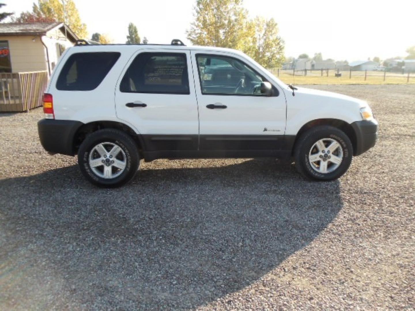 2006 White /Gray Ford Escape Hybrid (1FMYU96H46K) with an L4, 2.3L; AC engine, CVT Automatic transmission, located at 5465 Highway 2 W., Columbia Falls, MT, 59912, (406) 892-4407, 48.352188, -114.240929 - Cruise control AC CD Tilt wheel Power windows door locks and mirrors Brand new tires - Photo#7